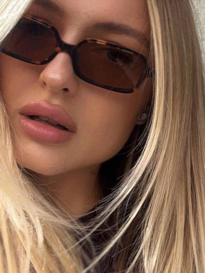 Skarlett | Glamouröösit Aurinkolasit