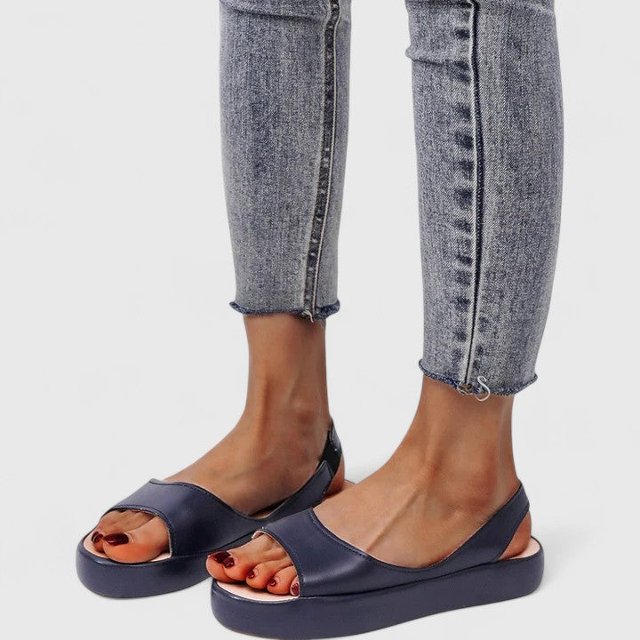 Emrynn | Ortodonttiset Sandalit