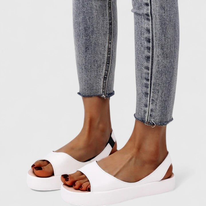 Emrynn | Ortodonttiset Sandalit