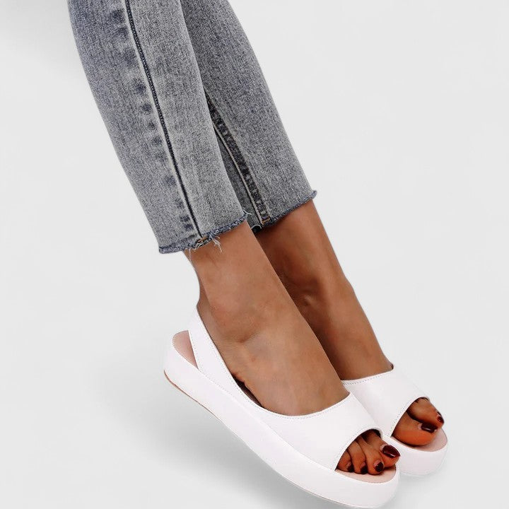 Emrynn | Ortodonttiset Sandalit